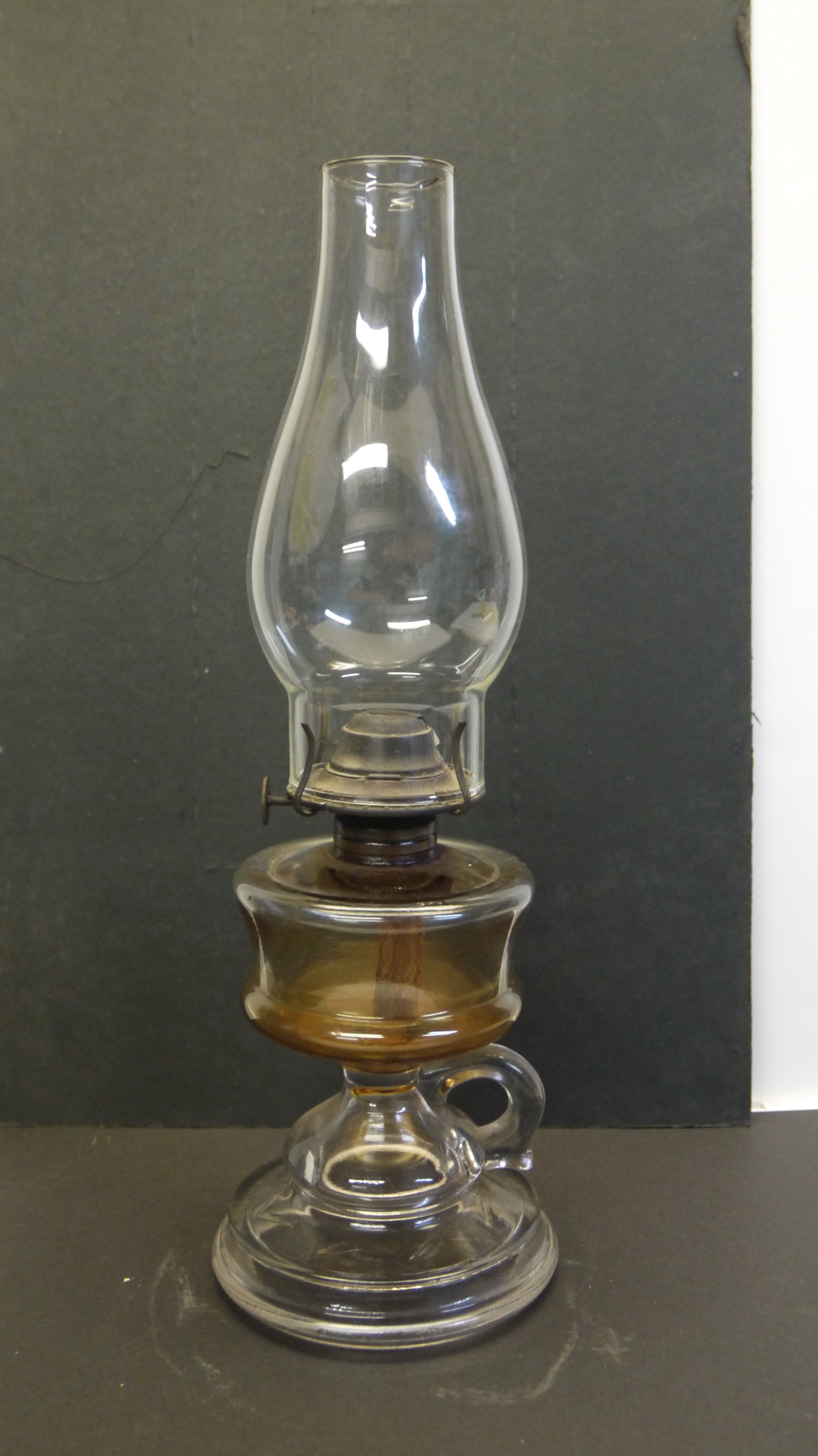 Amber-Font Clear-Glass Kerosene Table Lamp with Chimney 2