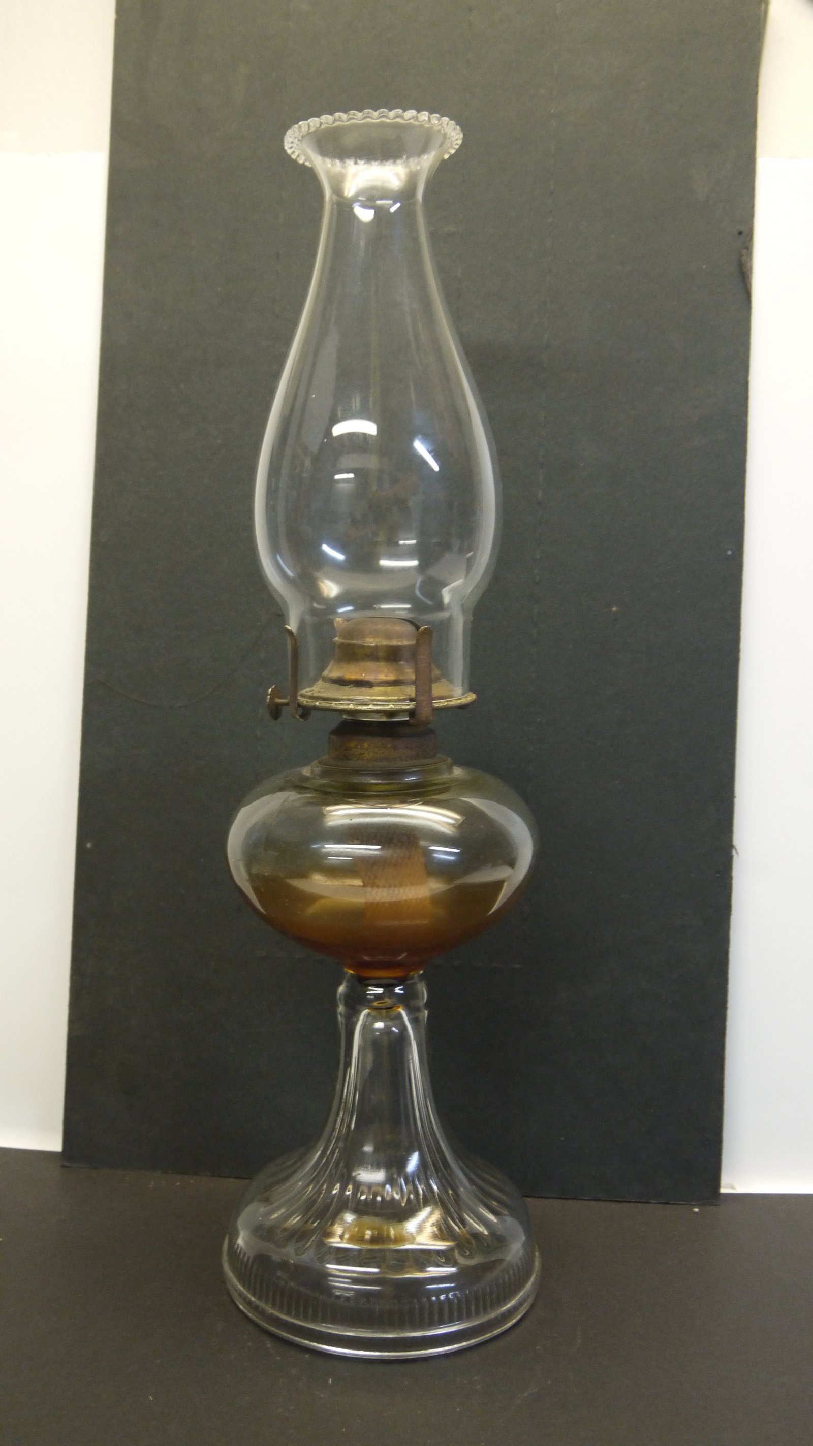 Amber-Font Clear-Glass Kerosene Table Lamp with Chimney 3