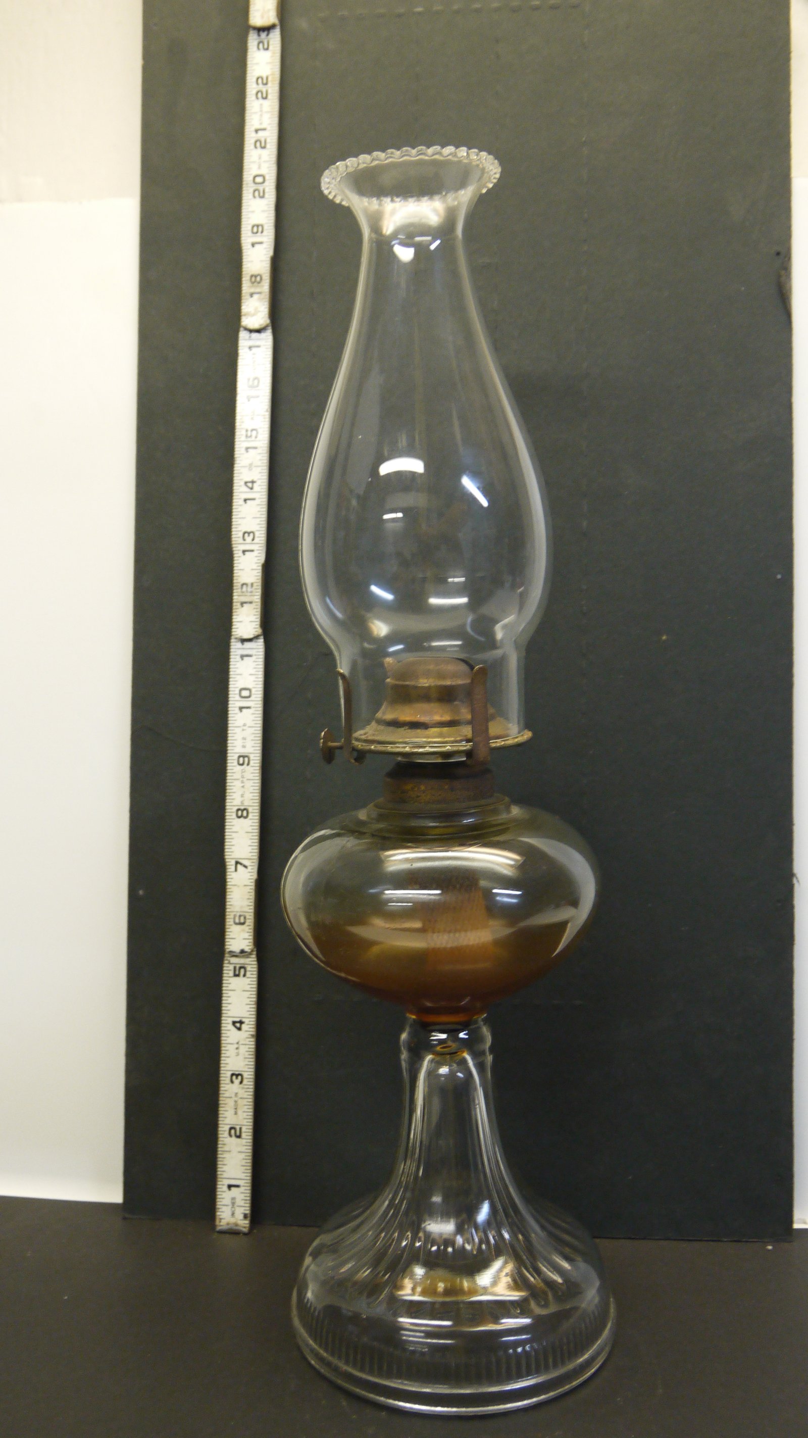 Amber-Font Clear-Glass Kerosene Table Lamp with Chimney 4