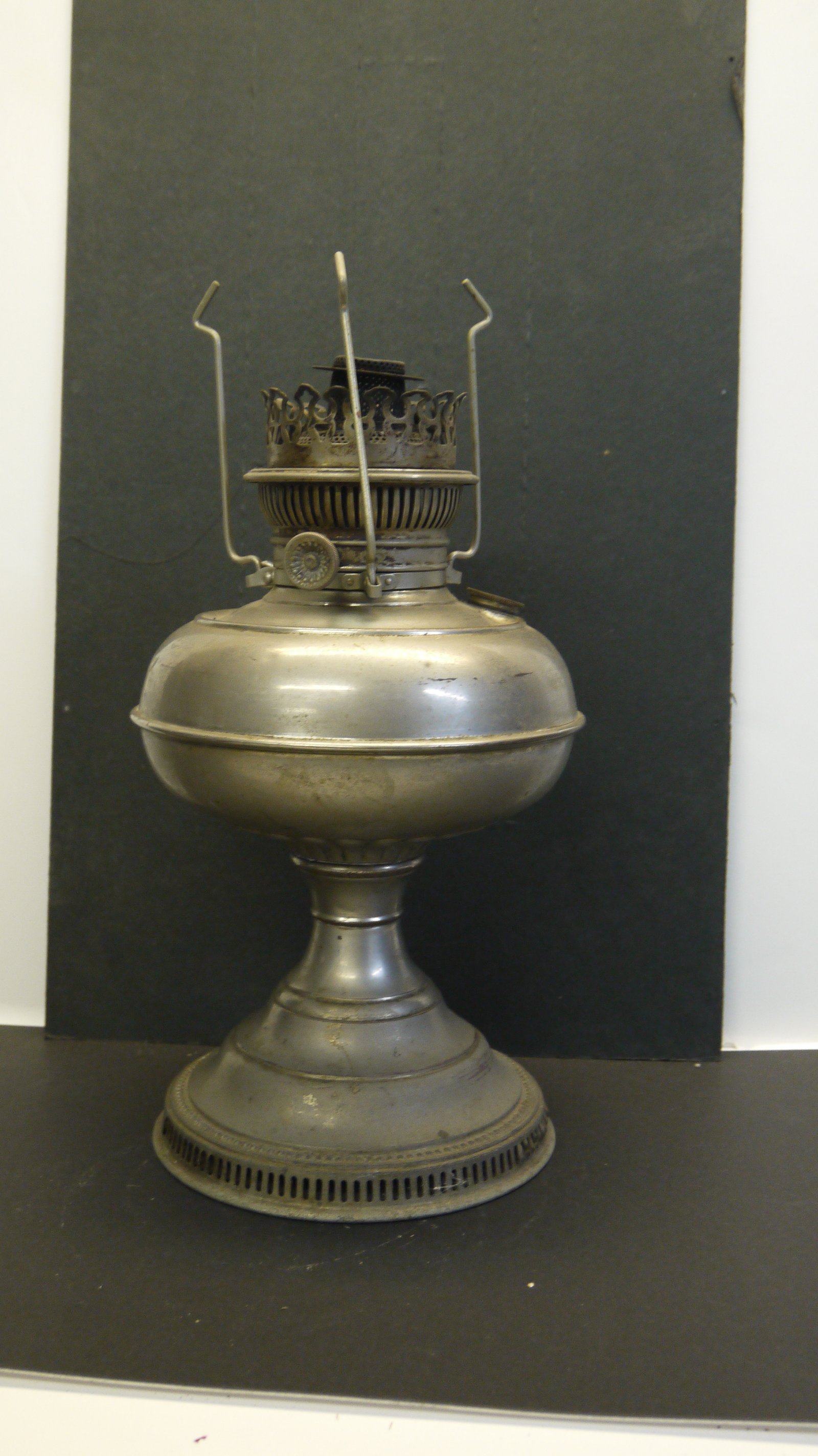 Rayo Center-Draft Kerosene Table Lamp (No Chimney)